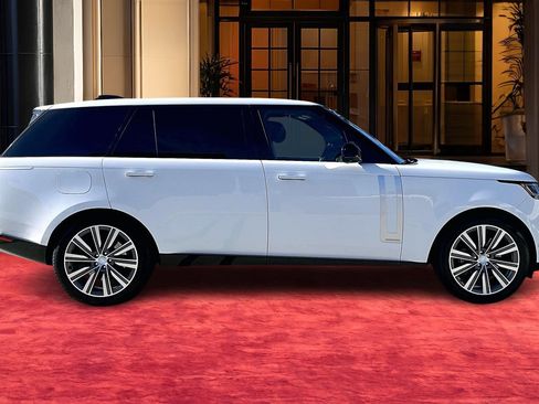 Used 2023 Land Rover Range Rover Long Wheelbase Autobiography image 13