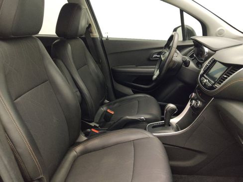 Used 2020 Chevrolet Trax LT w/ LT Convenience Package FWD image 21