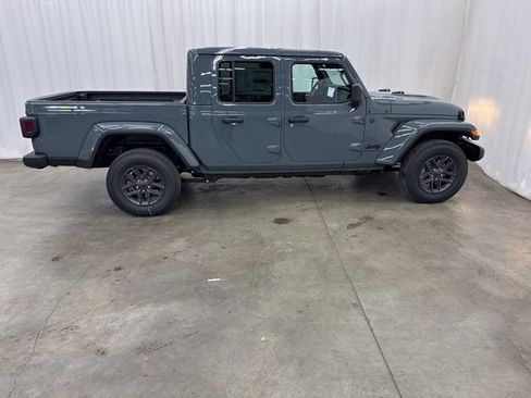 New 2025 Jeep Gladiator Sport image 28