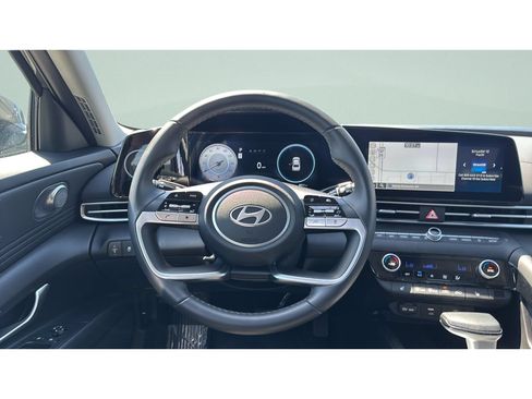 Certified 2025 Hyundai Elantra SEL FWD image 13