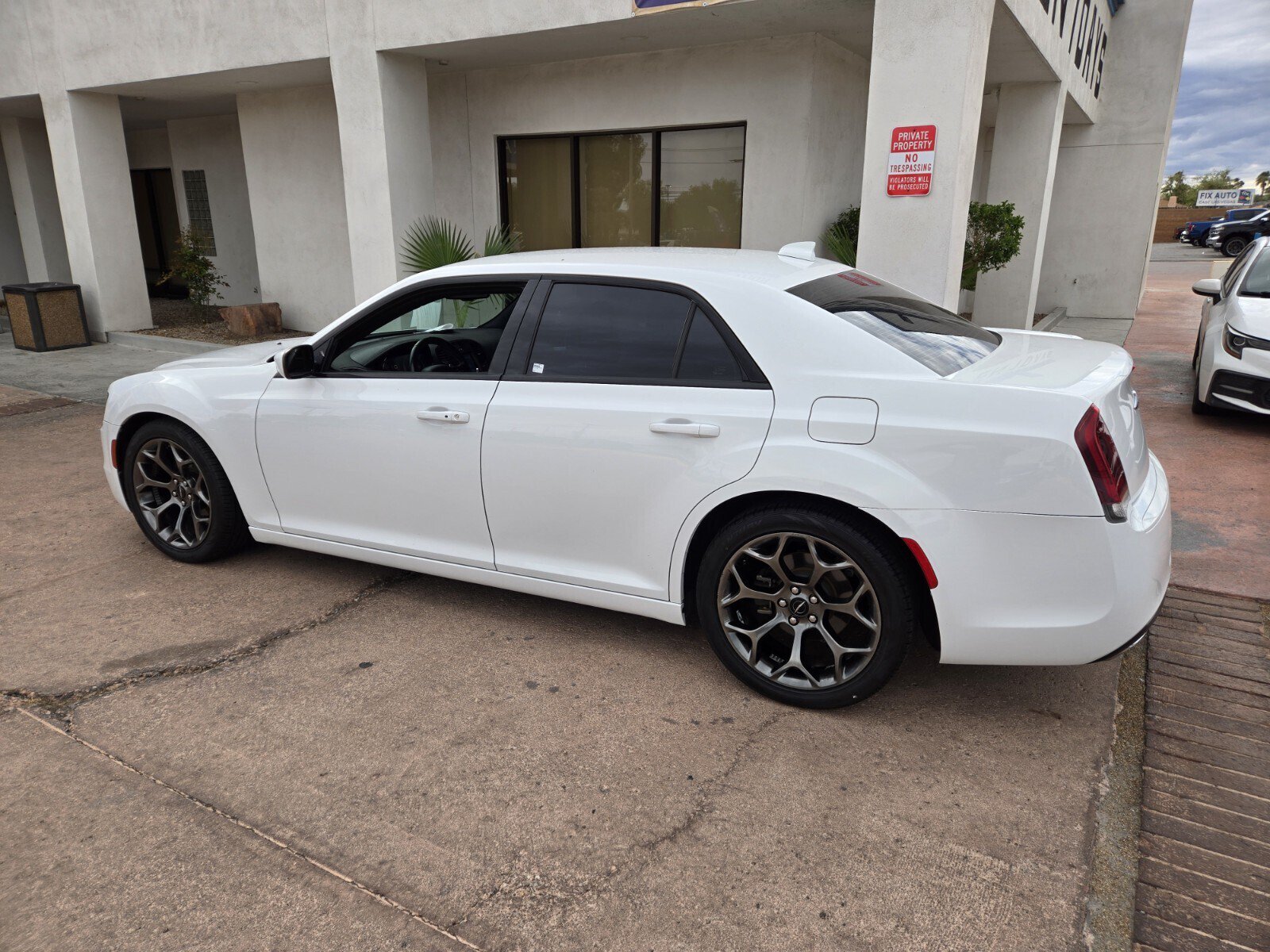 Used 2017 Chrysler 300 S RWD image 3