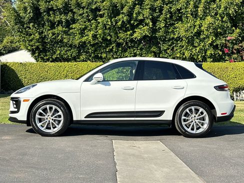 Certified 2025 Porsche Macan AWD/4WD image 2