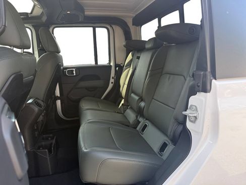 Used 2025 Jeep Gladiator Mojave w/ Safety Group AWD/4WD image 13