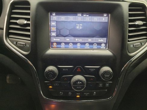 Used 2019 Jeep Grand Cherokee Laredo image 25