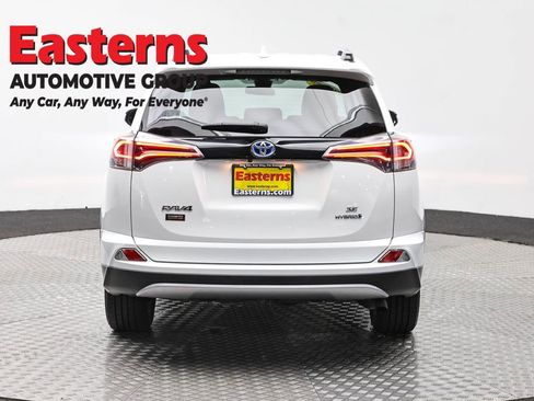 Used 2018 Toyota RAV4 SE AWD/4WD image 6