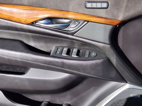 Used 2020 Cadillac Escalade Premium Luxury image 7