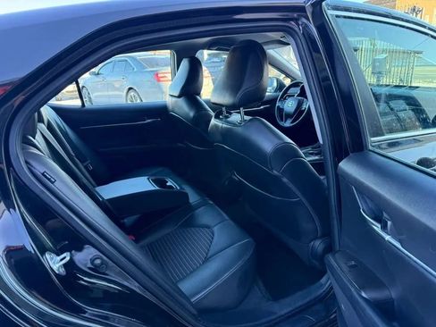 Used 2021 Toyota Camry SE image 9
