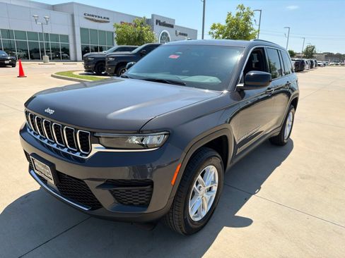 New 2026 Jeep Grand Cherokee Laredo w/ Trailer Tow Package RWD image 9