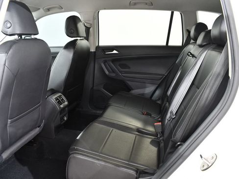 Used 2018 Volkswagen Tiguan SE w/ 18" Alloy Wheels Package AWD/4WD image 16