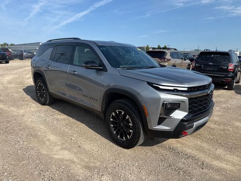 Used 2025 Chevrolet Traverse Z71 w/ Enhanced Driving Package AWD/4WD image 4