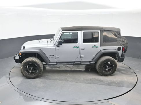 Used 2018 Jeep Wrangler Unlimited Sport S AWD/4WD image 18