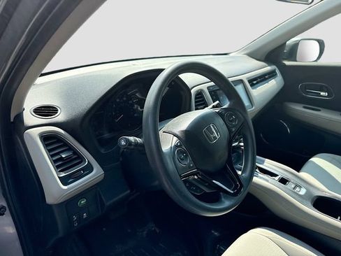 Used 2019 Honda HR-V EX image 9