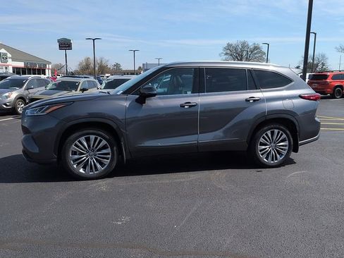 Used 2022 Toyota Highlander Platinum image 4