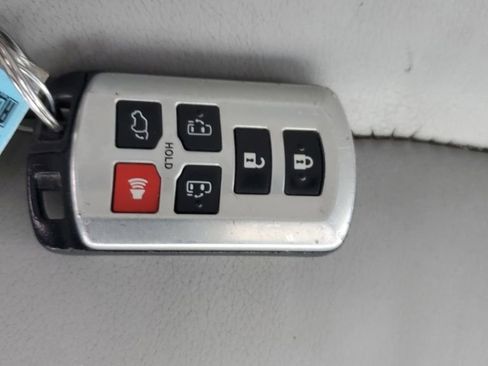 Used 2015 Toyota Sienna XLE Premium image 34