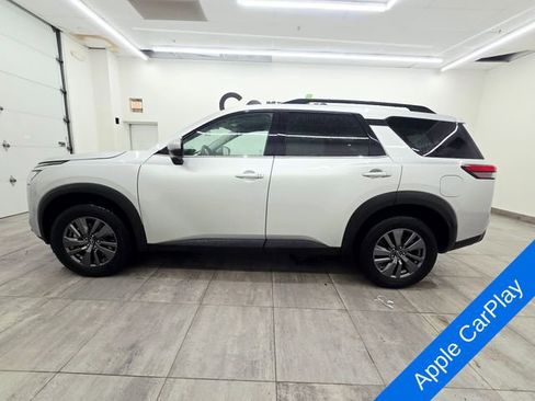 Used 2025 Nissan Pathfinder SV FWD image 2
