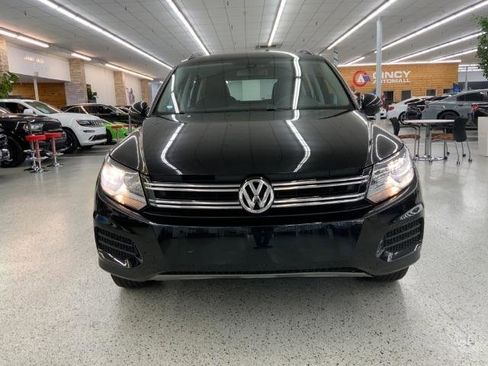 Used 2016 Volkswagen Tiguan S image 3