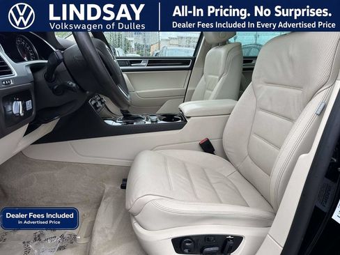 Used 2016 Volkswagen Touareg Sport AWD/4WD image 11