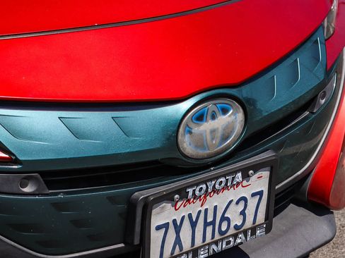 Used 2017 Toyota Prius Prime Advanced w/ Carpet Mat Package FWD image 5