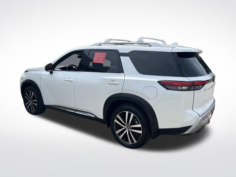 Certified 2025 Nissan Pathfinder Platinum w/ Cargo Package AWD/4WD image 45