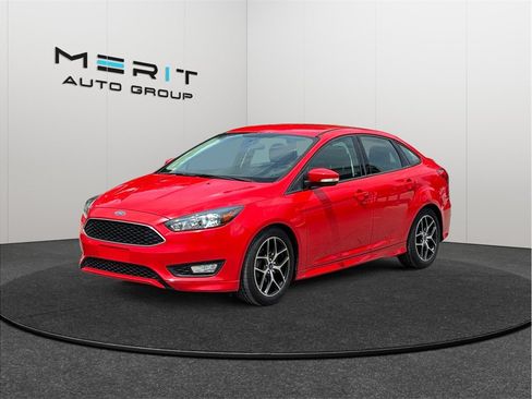 Used 2016 Ford Focus SE w/ SE Sport Package FWD image 4