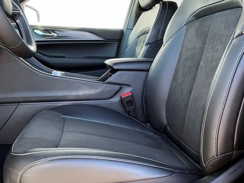 New 2025 Jeep Grand Cherokee L Laredo image 8