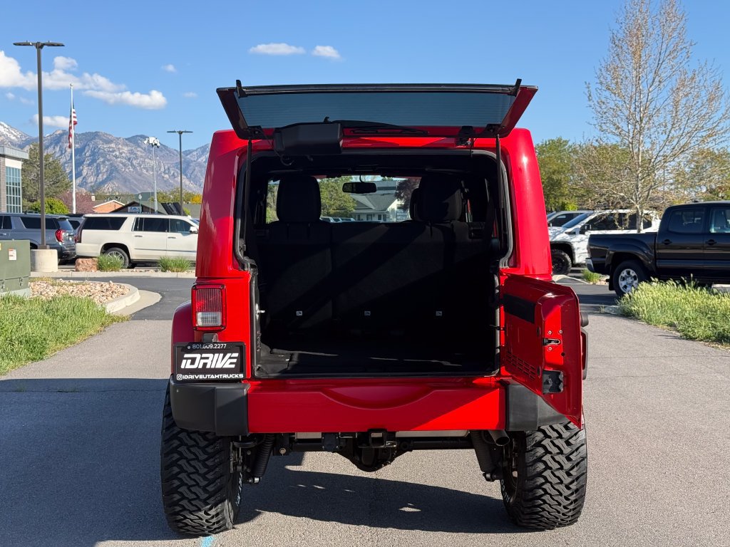Used 2018 Jeep Wrangler Unlimited Sahara w/ Max Tow Package AWD/4WD image 12