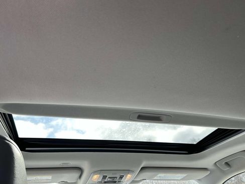 Used 2021 Toyota Highlander XLE image 26