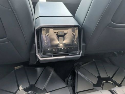 Used 2024 Tesla Cybertruck AWD Crew Cab image 23