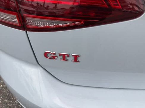 Used 2020 Volkswagen GTI SE image 8