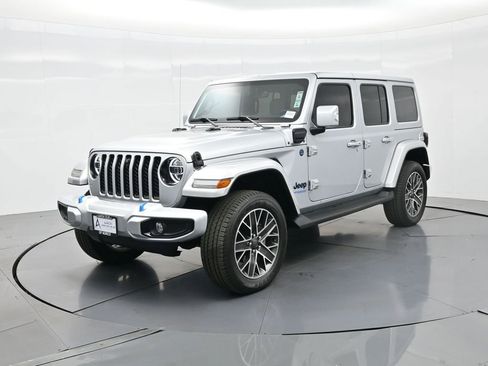 Used 2022 Jeep Wrangler Unlimited Sahara image 2