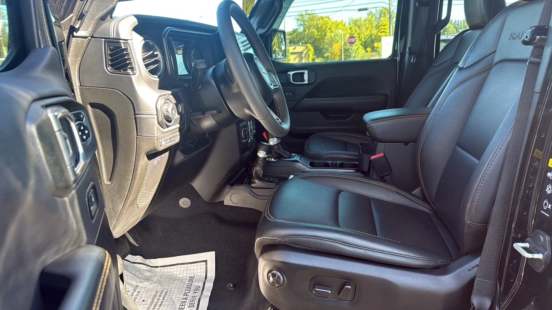 Used 2024 Jeep Wrangler Unlimited Sahara w/ Technology Group AWD/4WD image 36