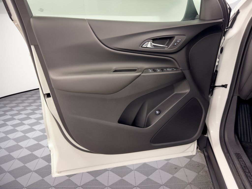 Used 2024 Chevrolet Equinox LT w/ LPO, Floor Liner Package FWD image 14