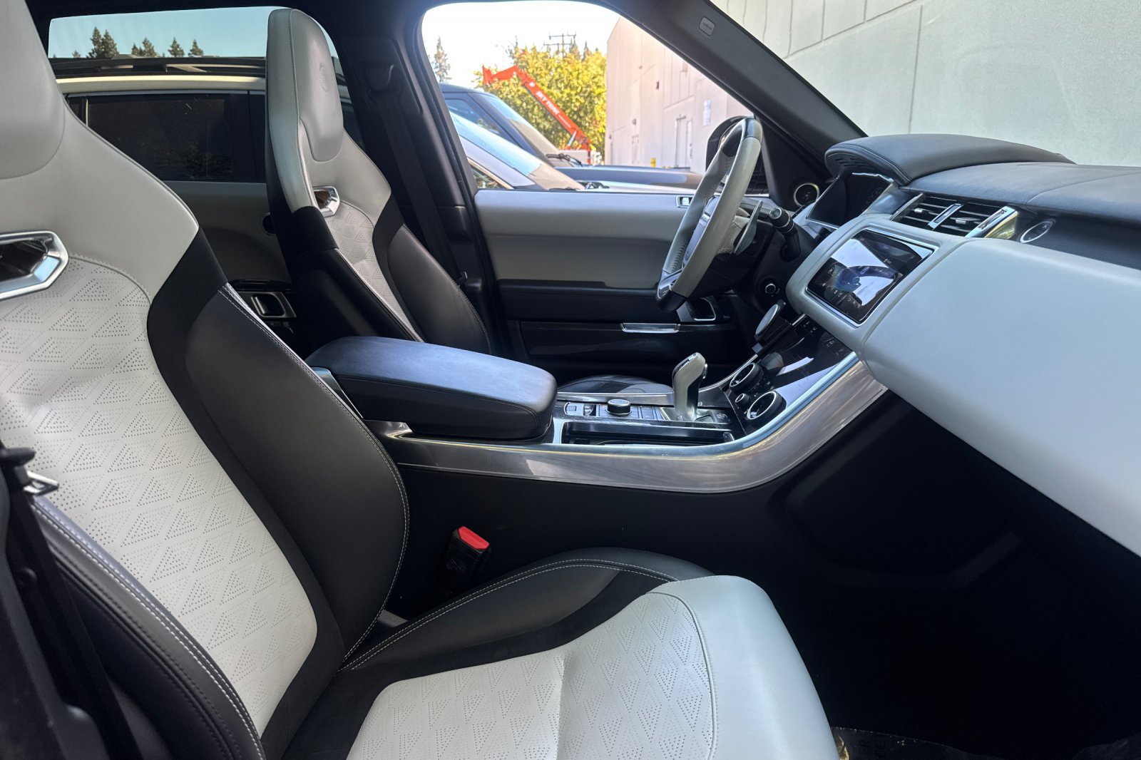 Used 2021 Land Rover Range Rover Sport SVR Carbon Edition AWD/4WD image 16