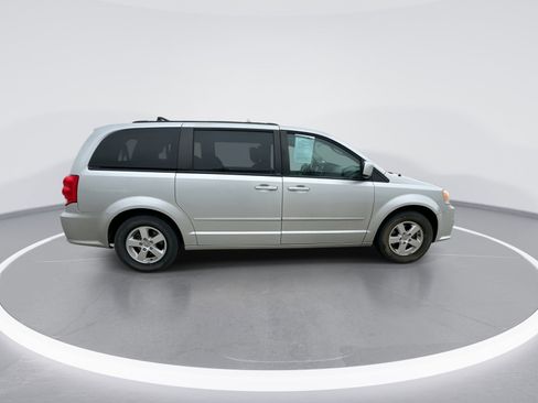 Used 2012 Dodge Grand Caravan SXT image 9