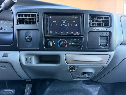 Used 2005 Ford Excursion XLS RWD image 13