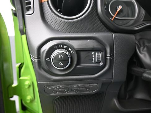 Used 2025 Jeep Gladiator Mojave w/ Safety Group image 33