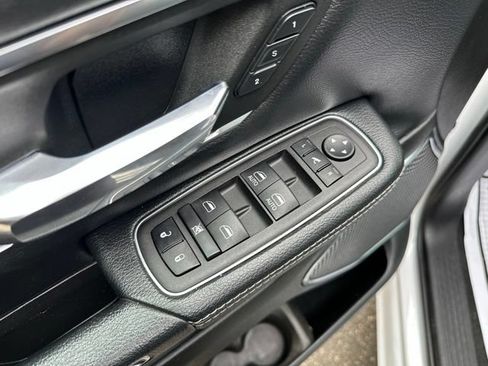 Used 2024 RAM 1500 Laramie AWD/4WD image 19