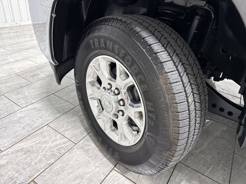 Used 2024 RAM 2500 Laramie AWD/4WD image 34