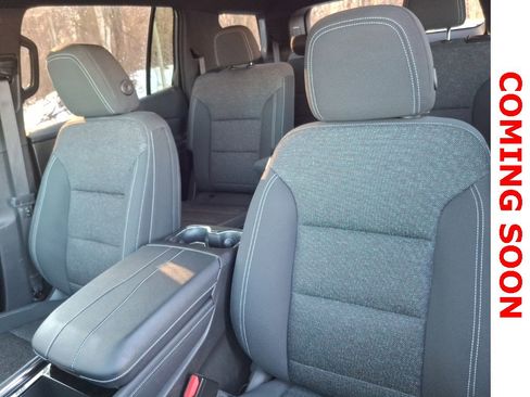 Used 2025 Chevrolet Traverse LT image 9