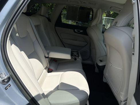 Certified 2023 Volvo XC60 B5 Plus w/ Climate Package FWD image 33