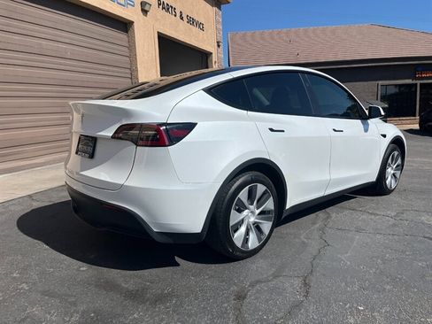Used 2024 Tesla Model Y Long Range RWD image 32