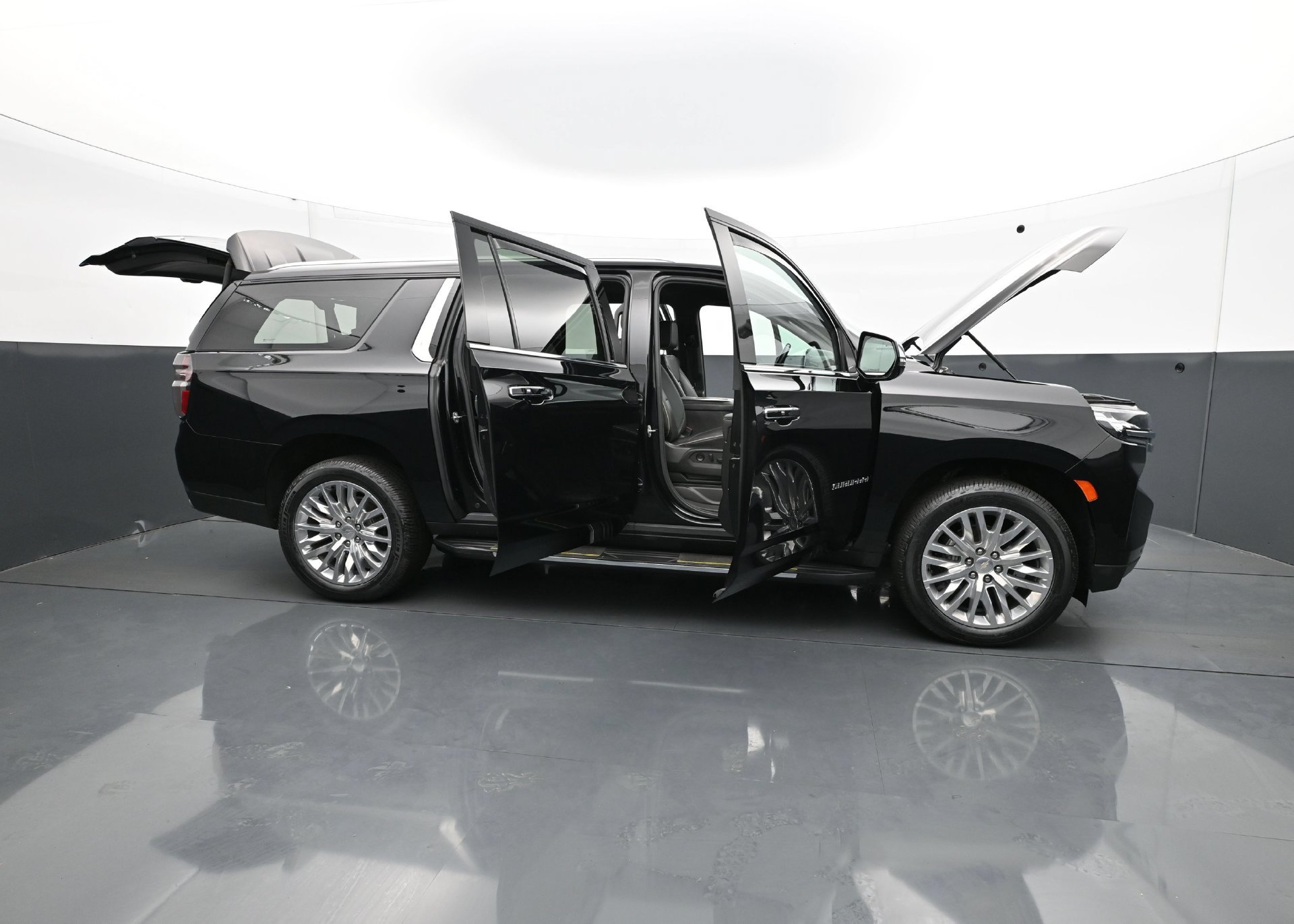 Used 2023 Chevrolet Suburban Premier AWD/4WD image 43