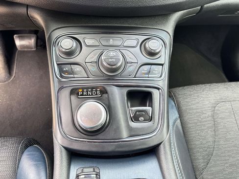 Used 2015 Chrysler 200 S w/ Navigation & Sound Group I image 26