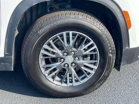 Used 2026 Chevrolet Traverse LT AWD/4WD image 9