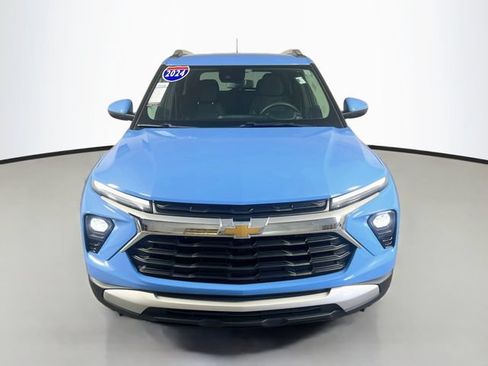Used 2024 Chevrolet TrailBlazer LT w/ Driver Confidence Package FWD image 3