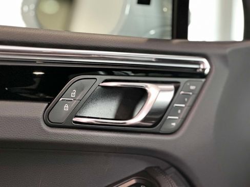 New 2026 Porsche Macan image 19