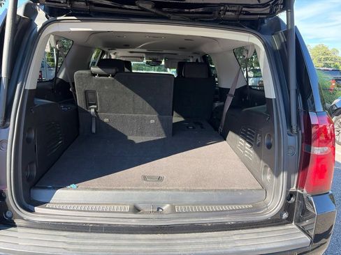 Used 2017 Chevrolet Suburban LT AWD/4WD image 14
