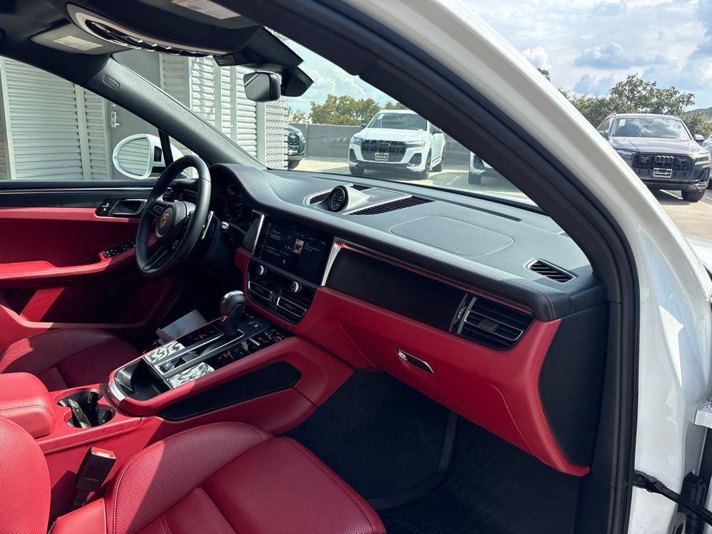 Used 2025 Porsche Macan GTS AWD/4WD image 14