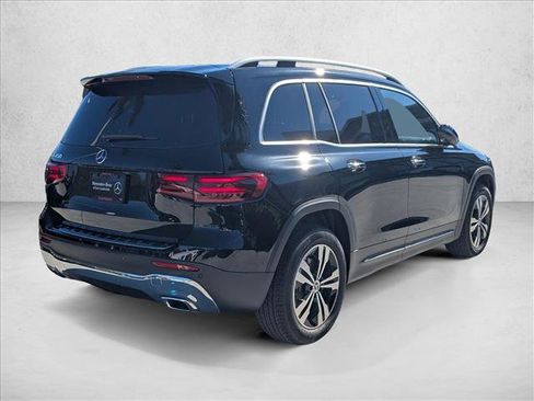 Used 2026 Mercedes-Benz GLB 250 image 2
