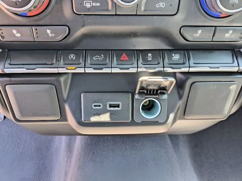 Used 2021 Chevrolet Silverado 1500 LT image 20